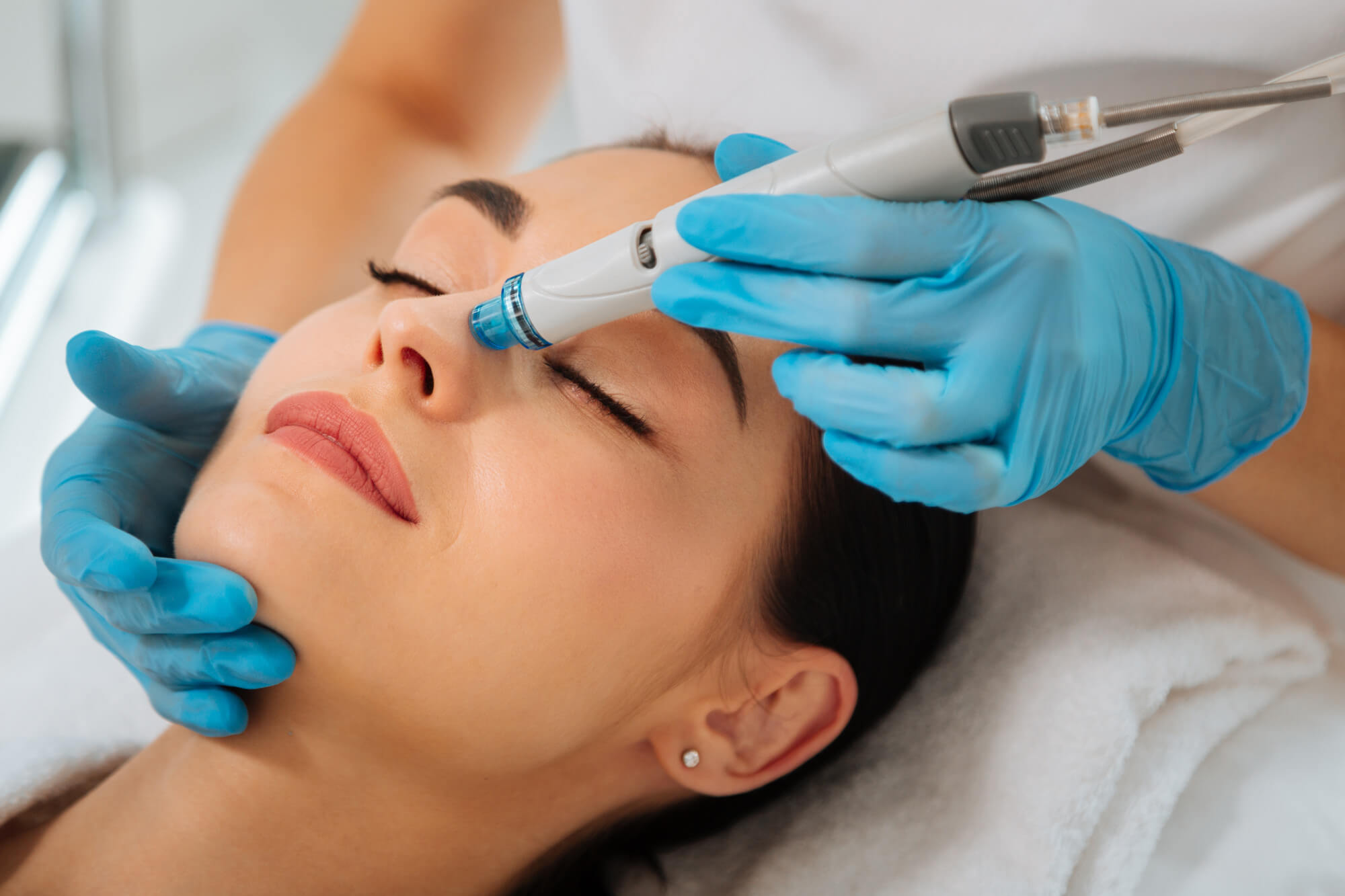 10 Reasons to Choose Ultherapy Over a Traditional Facelift